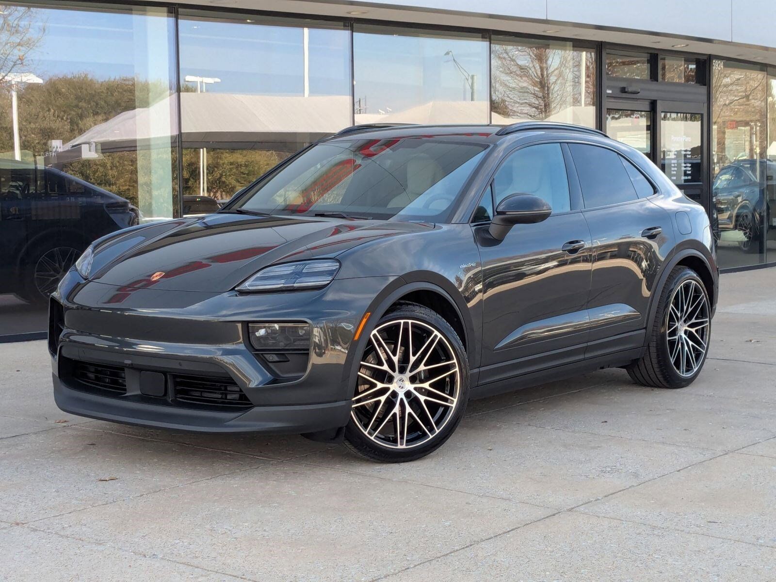 2026 PORSCHE Macan