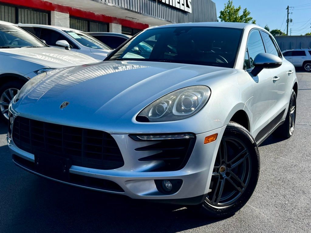 2017 PORSCHE Macan