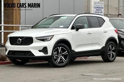 2026 VOLVO XC40