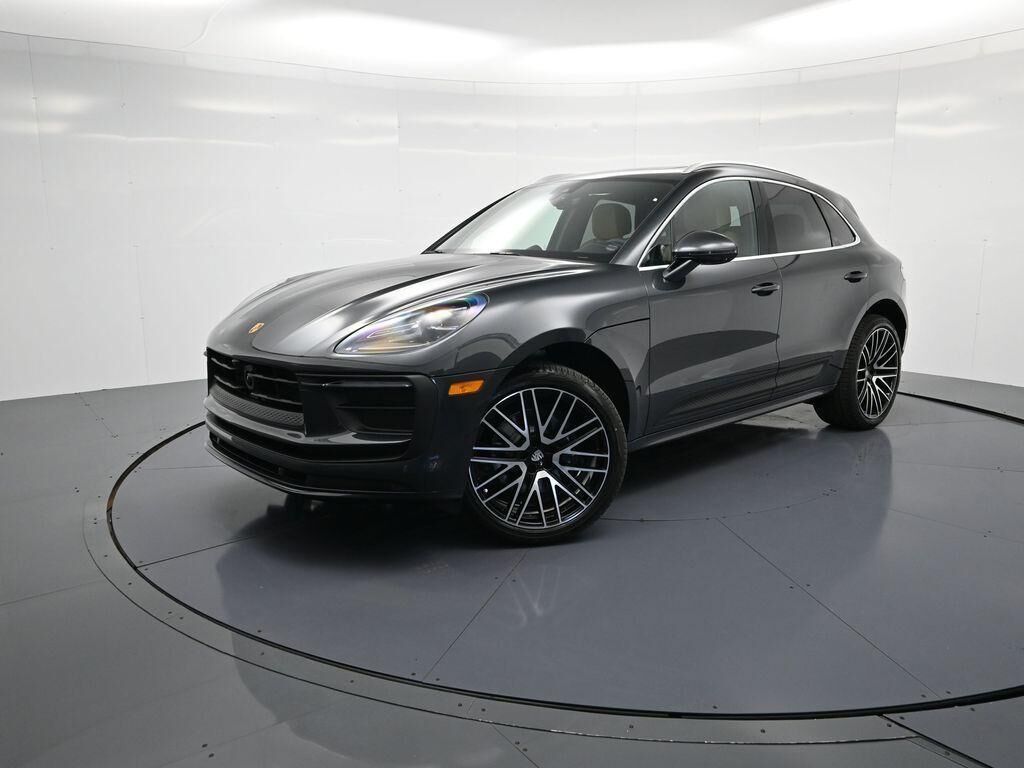 2026 PORSCHE Macan