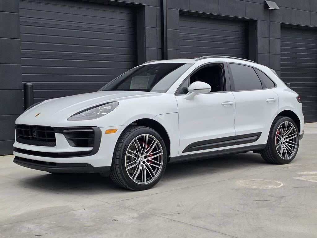 2026 PORSCHE Macan