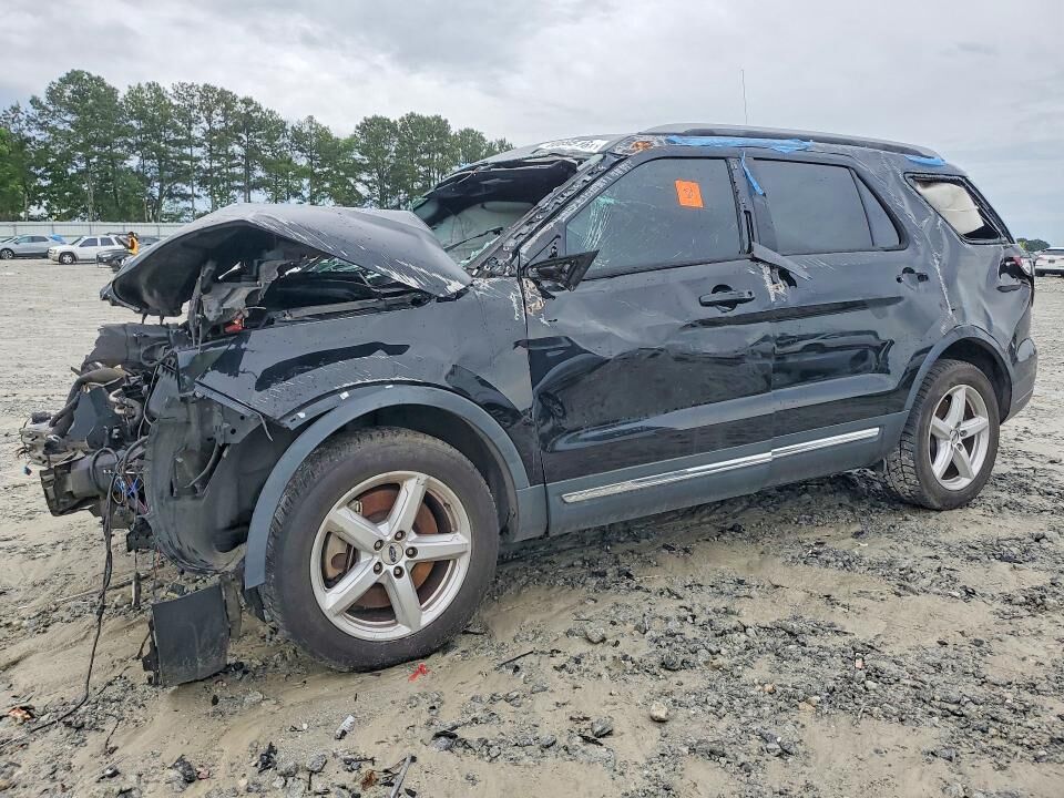 2018 FORD Explorer