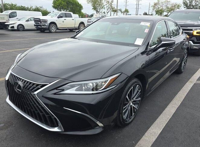 2025 LEXUS ES