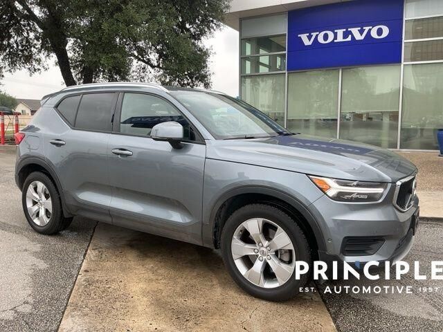 2019 VOLVO XC40