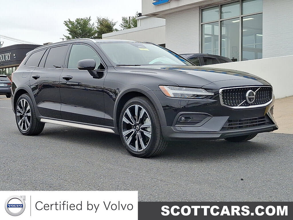 2024 VOLVO V60CC