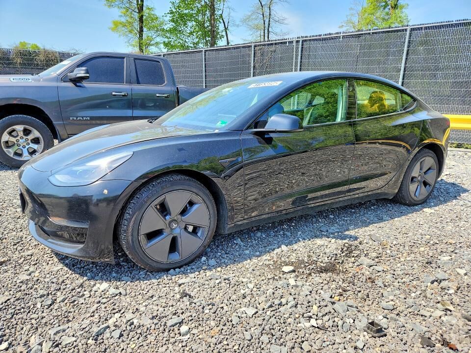 2022 TESLA Model 3