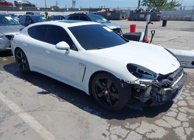 2014 PORSCHE Panamera