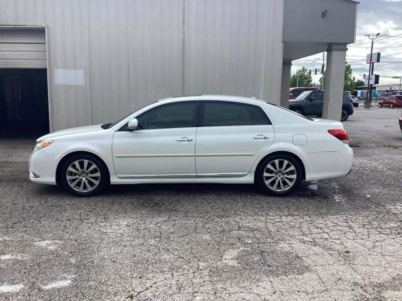 2011 TOYOTA Avalon