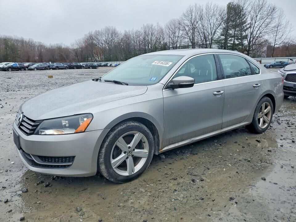2013 VOLKSWAGEN Passat