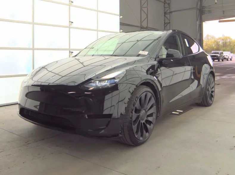 2023 TESLA Model Y