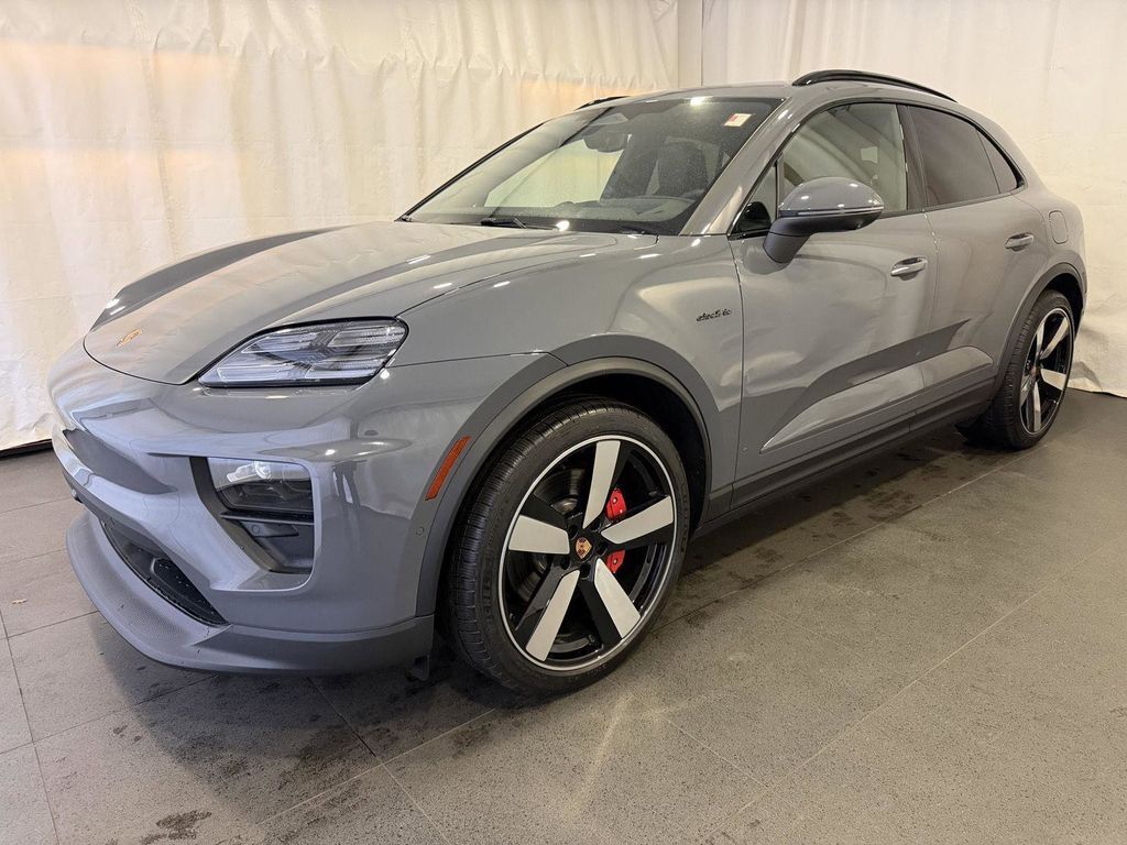 2026 PORSCHE Macan