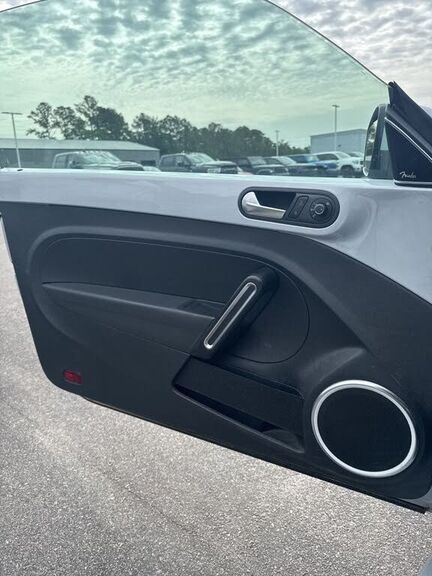 2017 VOLKSWAGEN Beetle