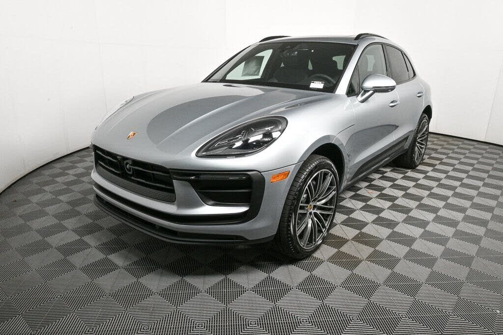 2026 PORSCHE Macan