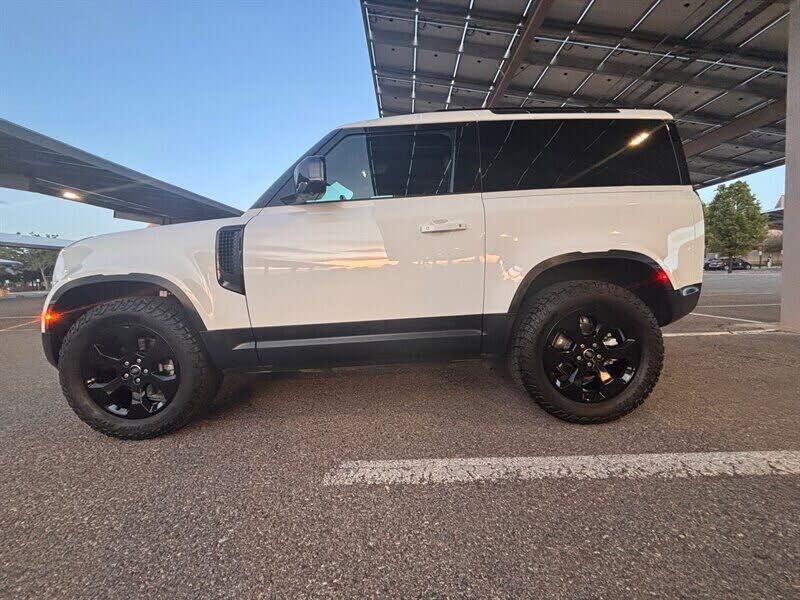 2023 LAND ROVER Defender