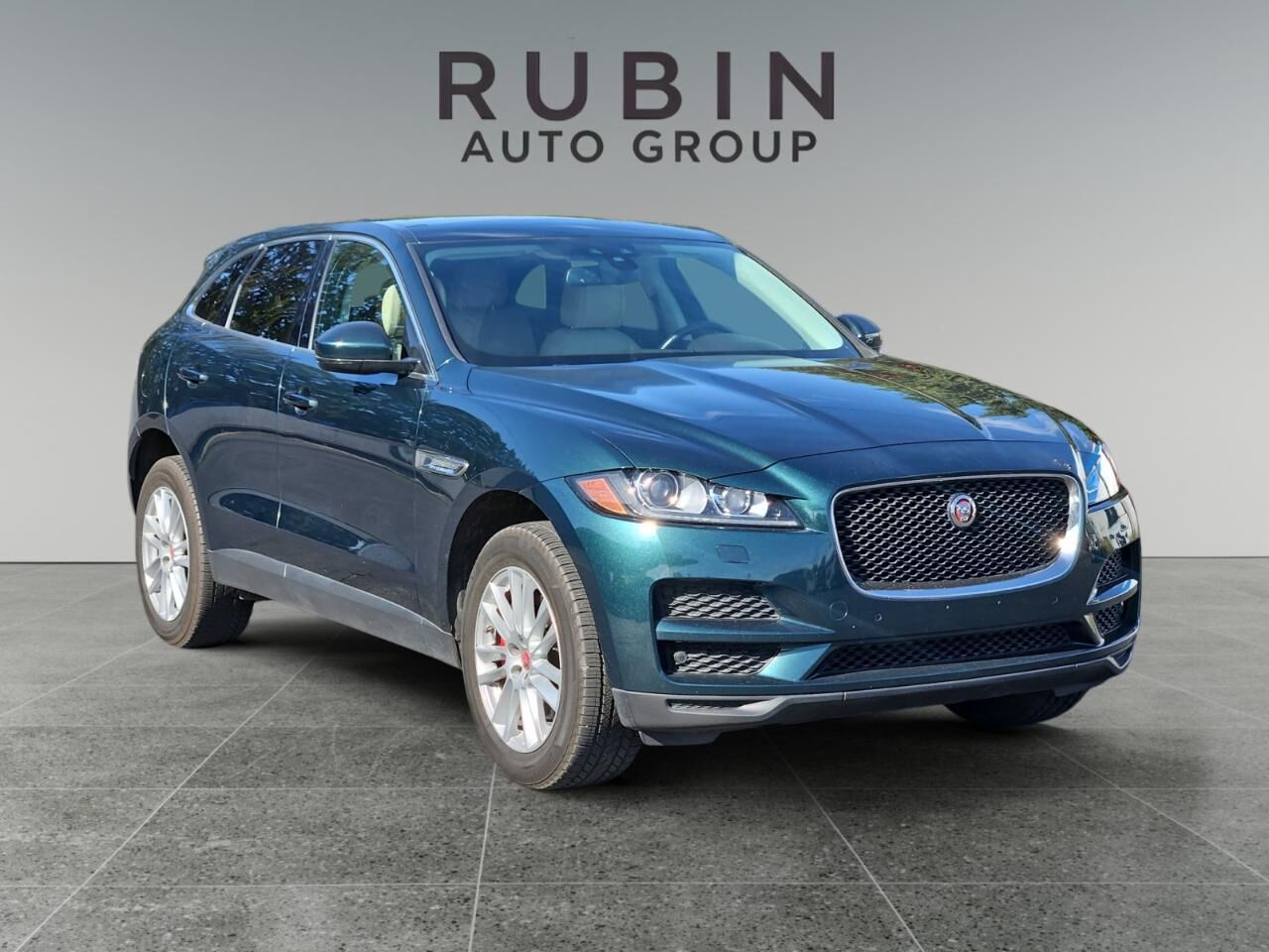 2017 JAGUAR F-Pace