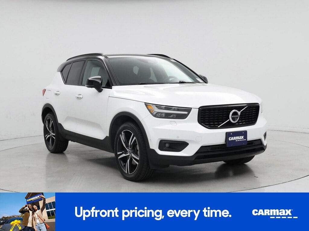 2022 VOLVO XC40