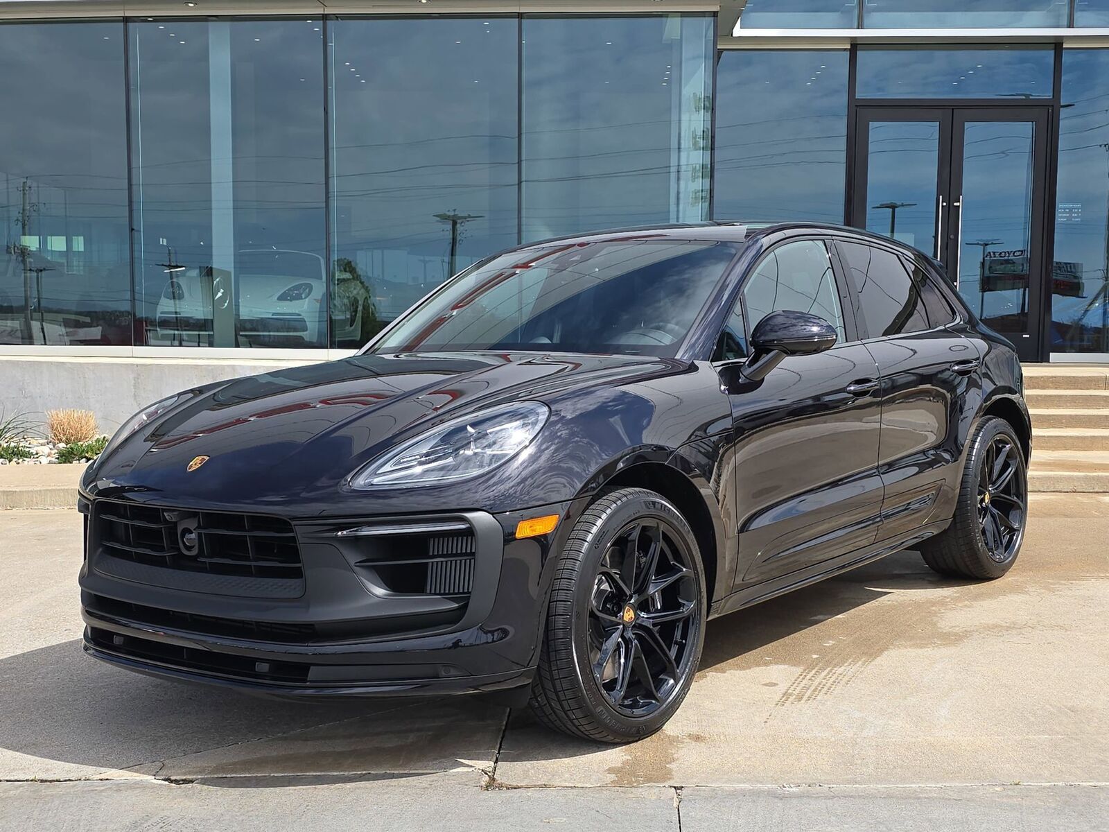 2026 PORSCHE Macan