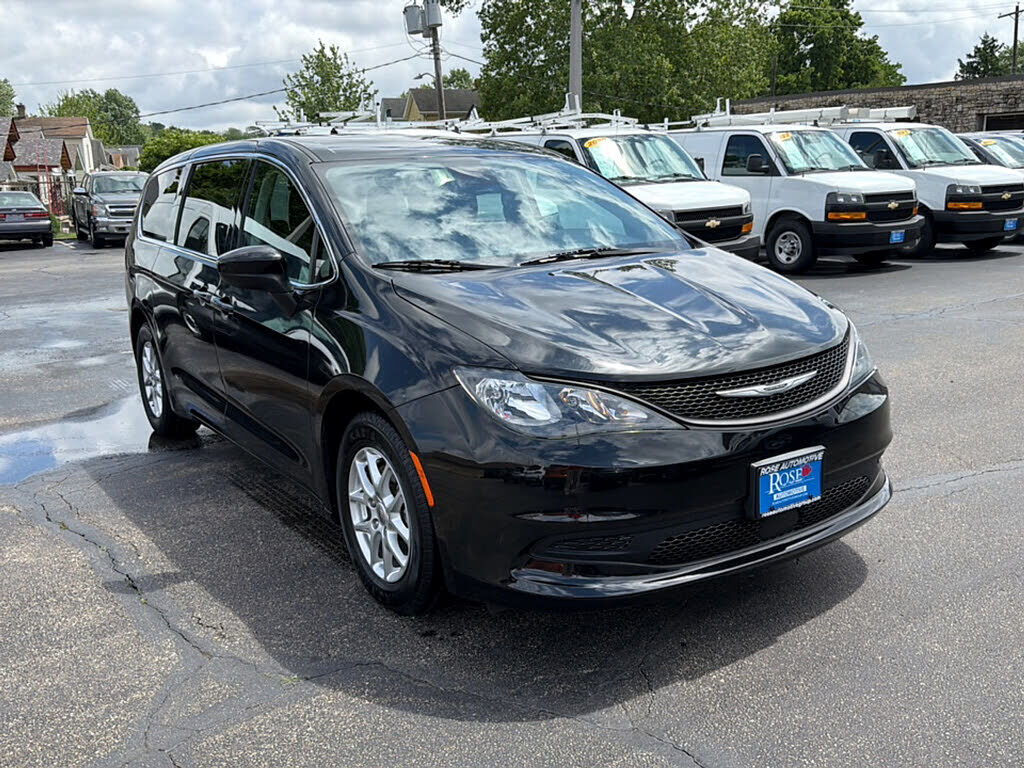 2023 CHRYSLER Voyager
