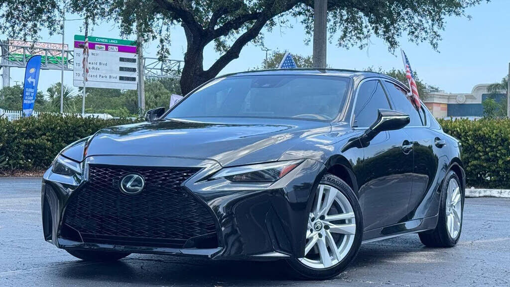 2021 LEXUS IS