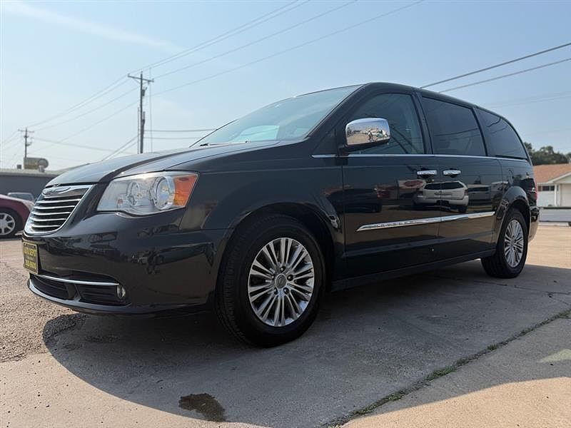 2016 CHRYSLER Town and Country