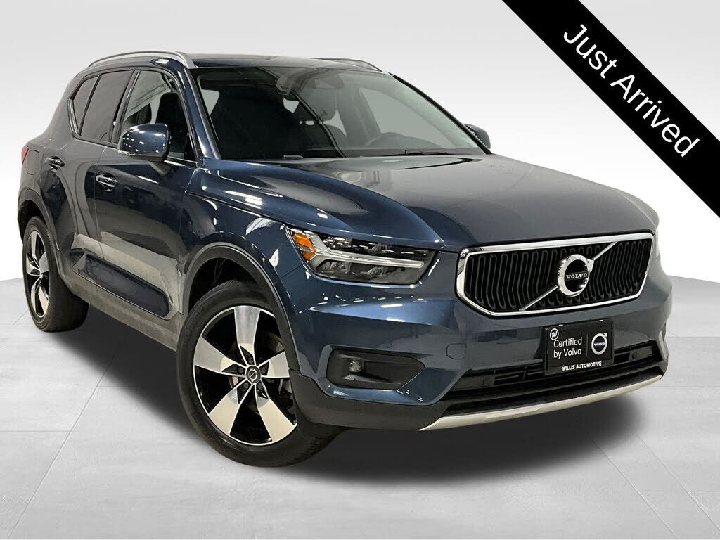 2021 VOLVO XC40
