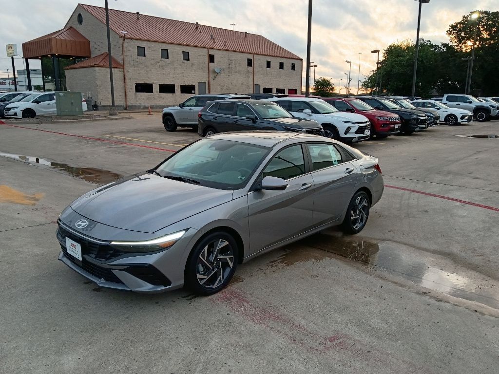 2025 HYUNDAI Elantra