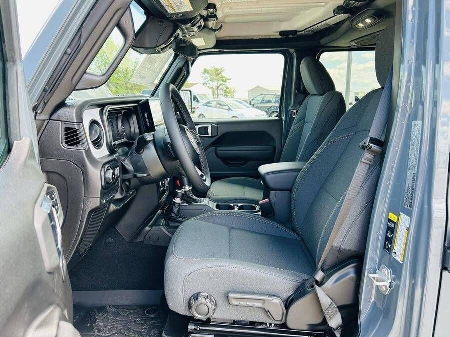 2025 JEEP Wrangler