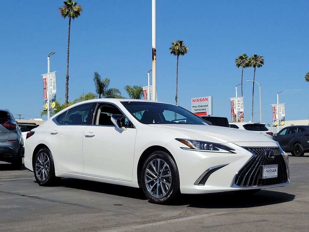 2024 LEXUS ES