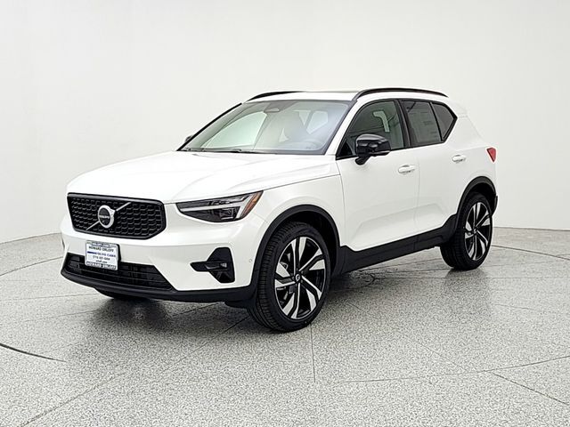2026 VOLVO XC40