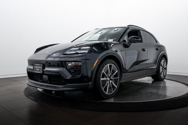 2025 PORSCHE Macan