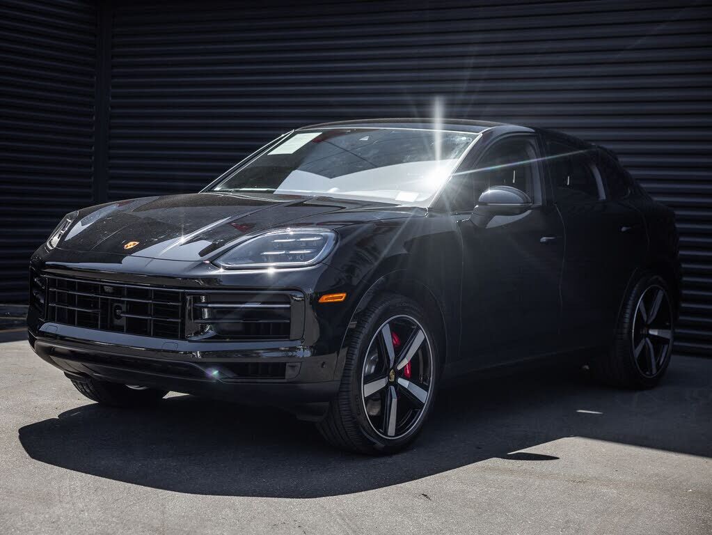 2024 PORSCHE Cayenne