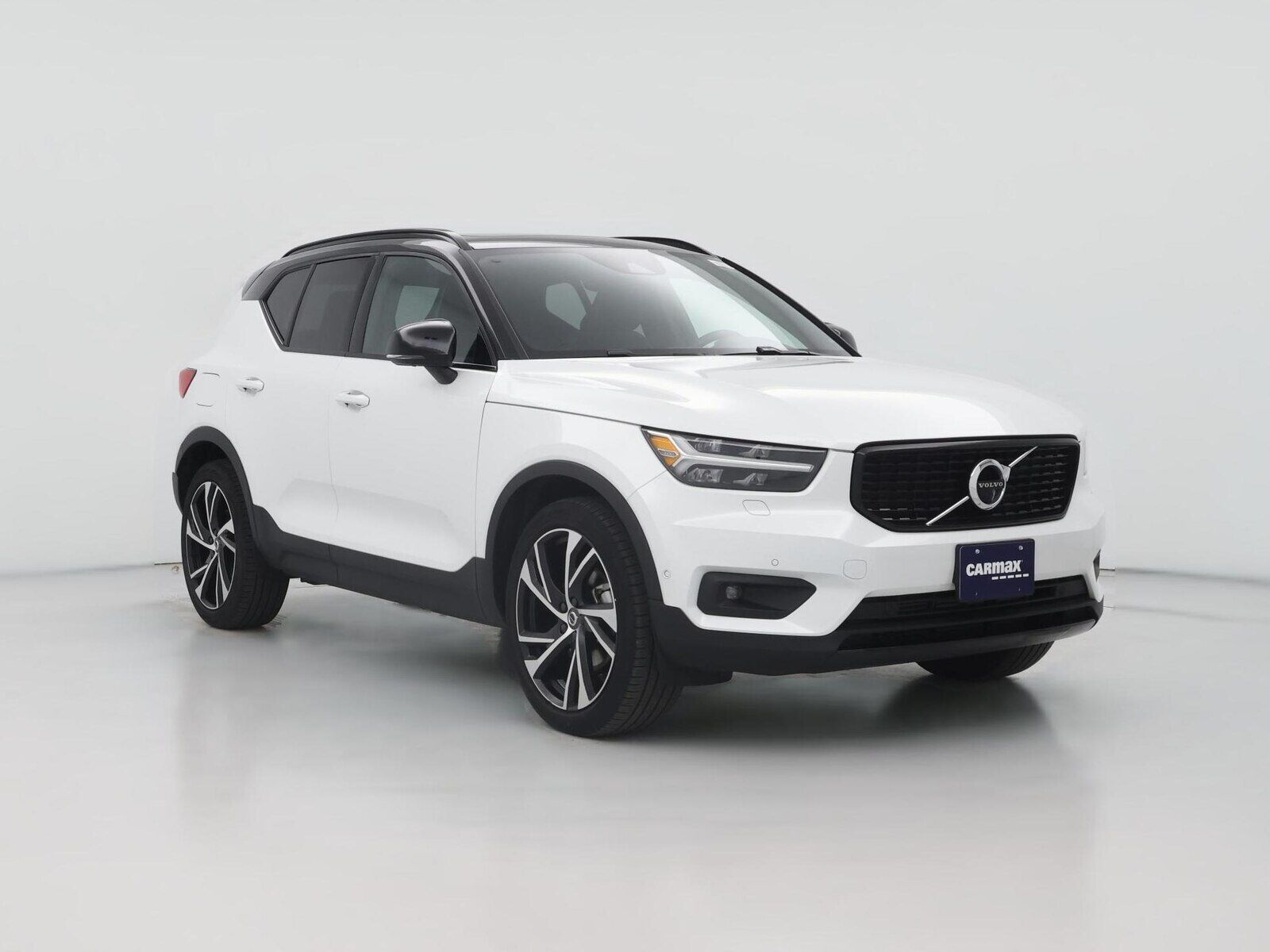 2022 VOLVO XC40