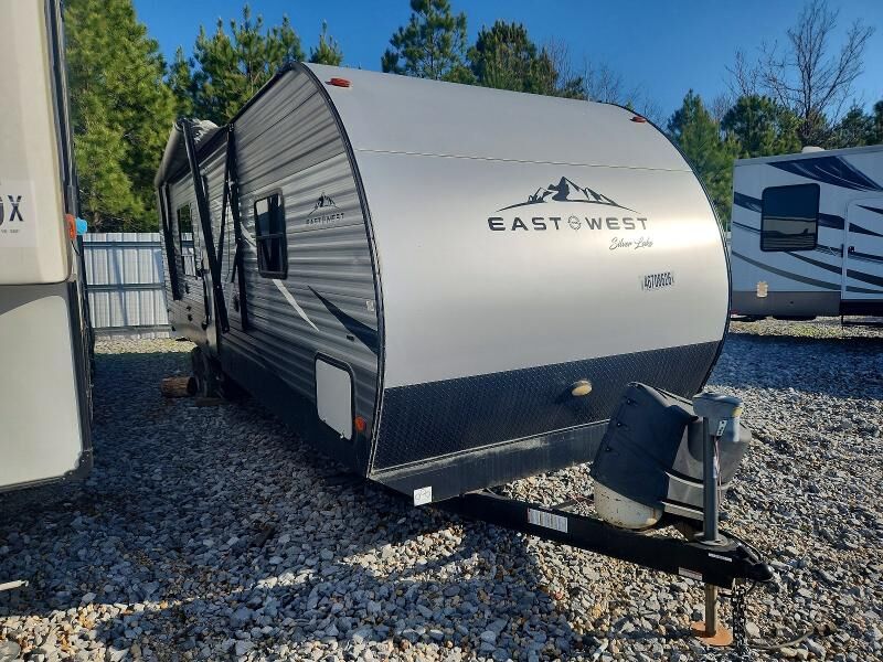 2019 FOREST RIVER Silver Lake Towable