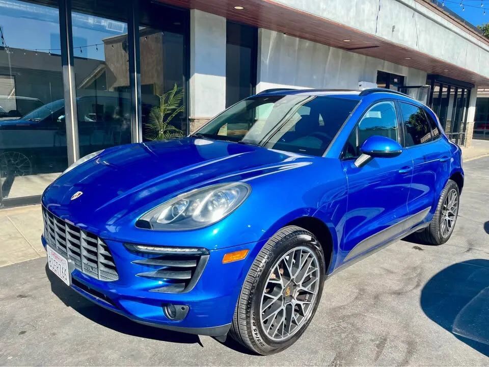 2017 PORSCHE Macan