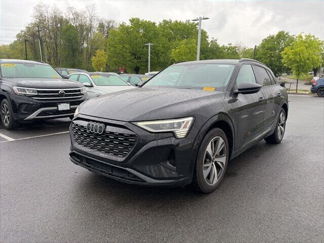 2024 AUDI Q8
