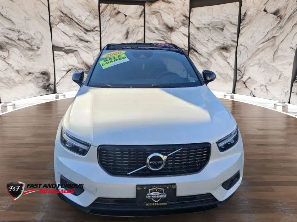 2020 VOLVO XC40
