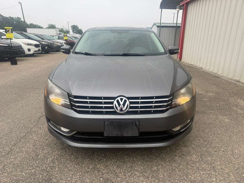 2013 VOLKSWAGEN Passat