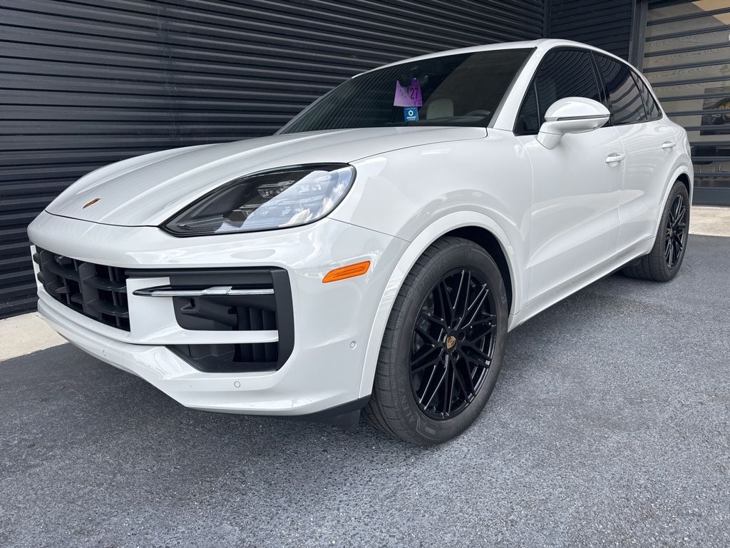2024 PORSCHE Cayenne