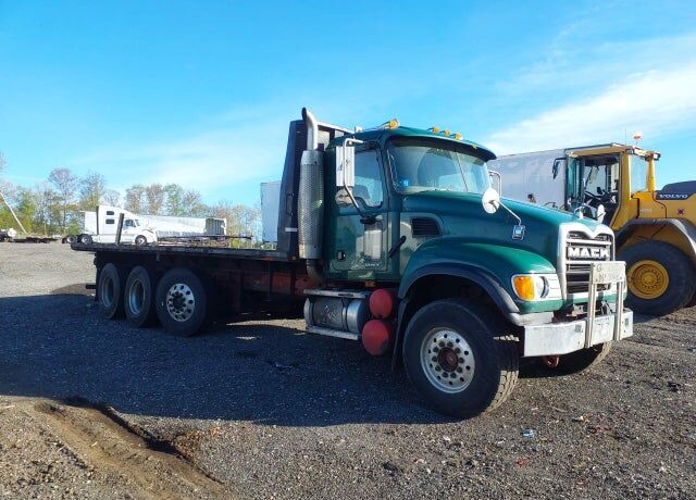 2005 MACK CV