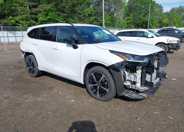 2022 TOYOTA Highlander