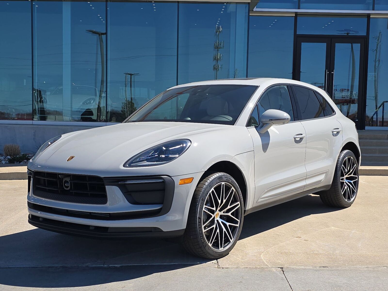 2026 PORSCHE Macan