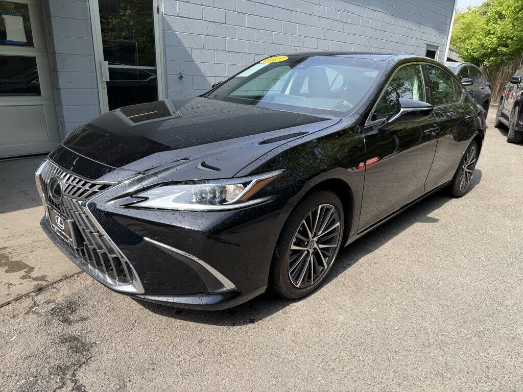 2025 LEXUS ES