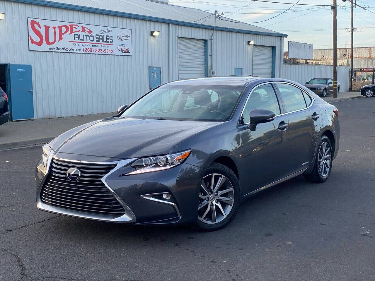 2017 LEXUS ES