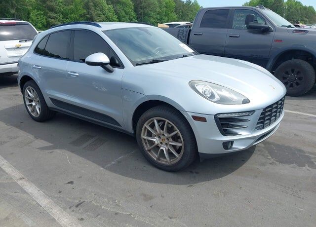 2016 PORSCHE Macan