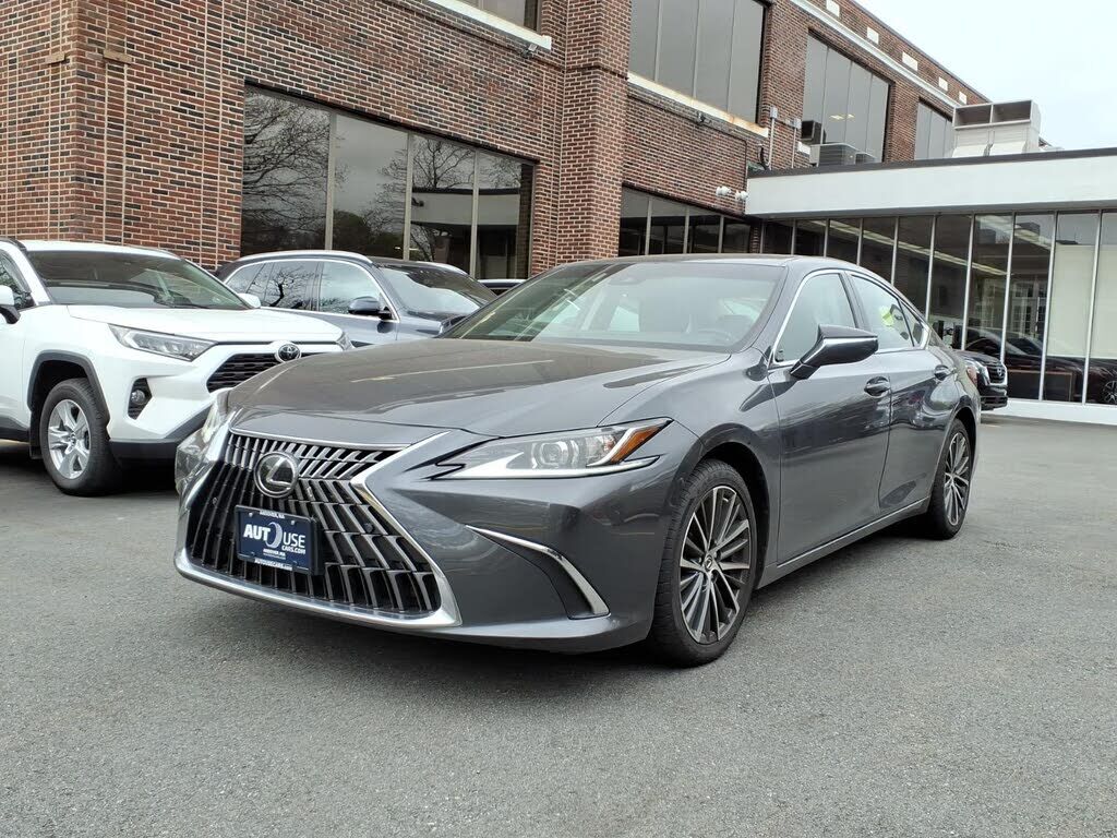 2022 LEXUS ES