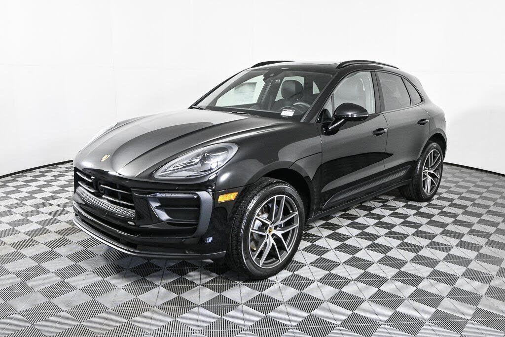2026 PORSCHE Macan