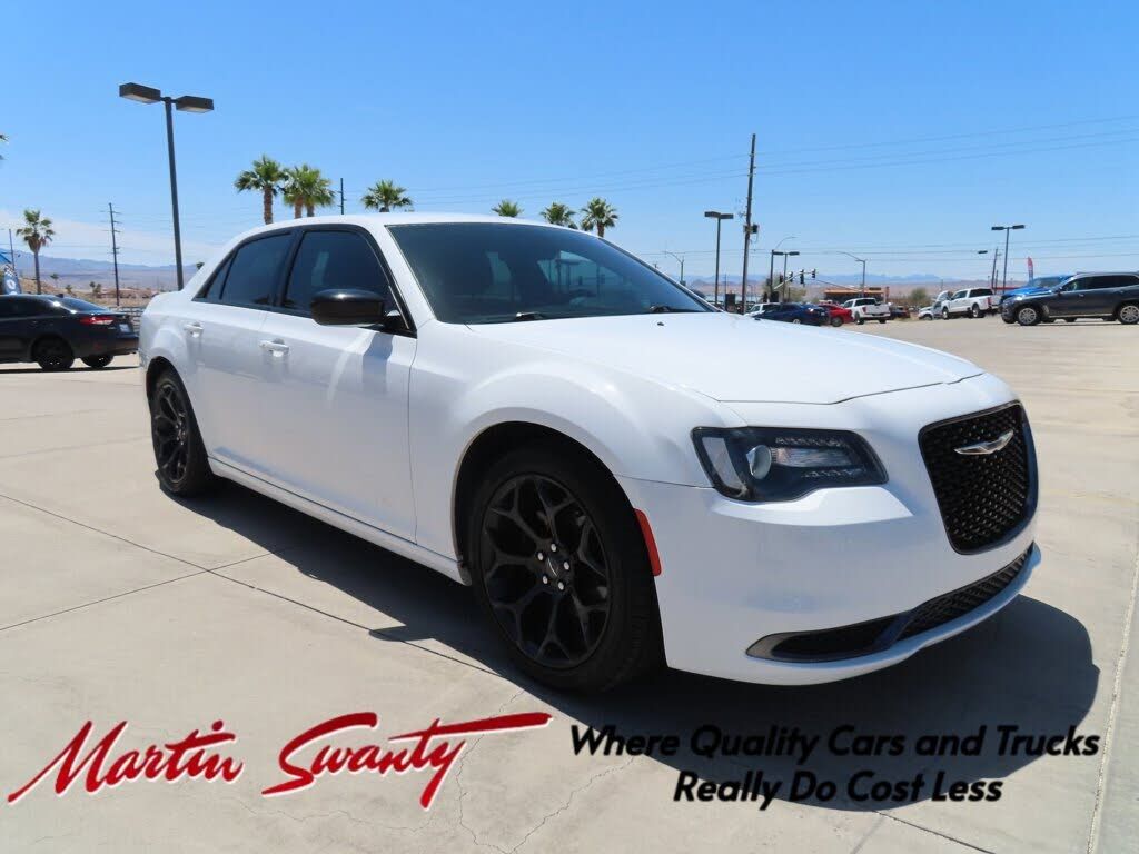 2019 CHRYSLER 300