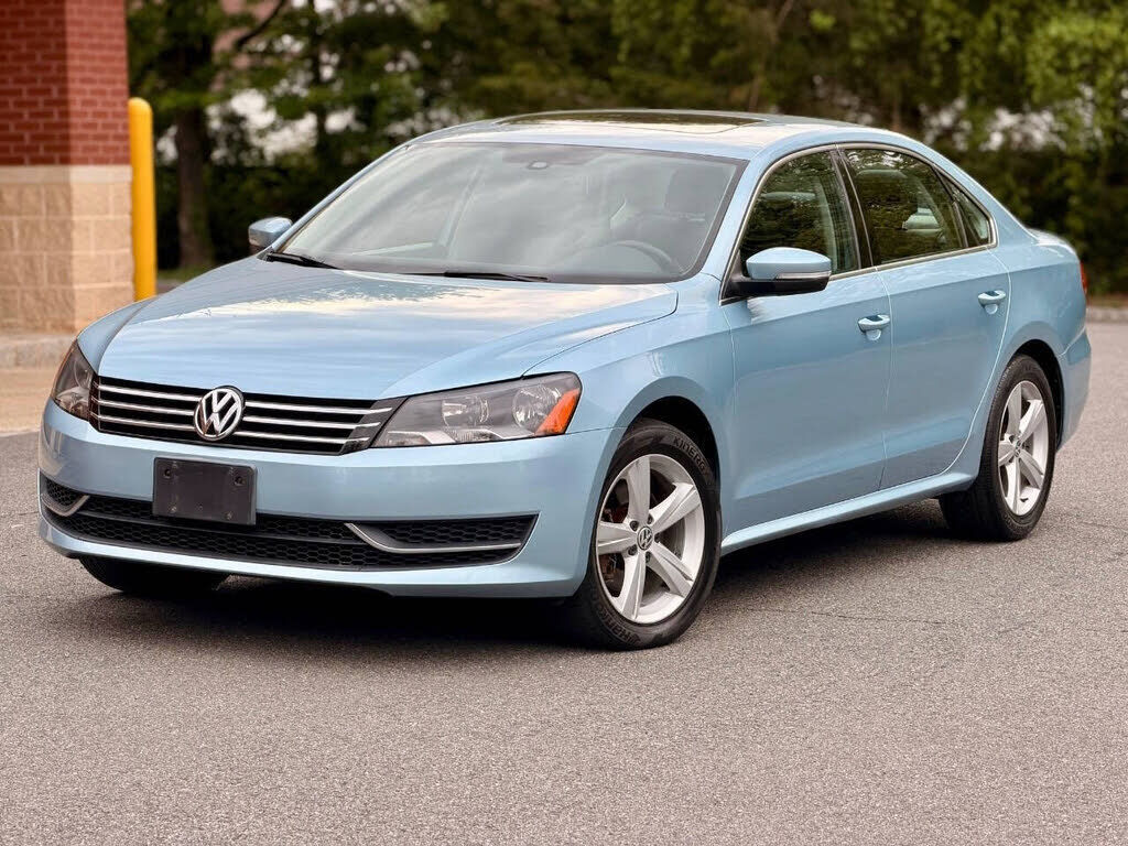 2013 VOLKSWAGEN Passat