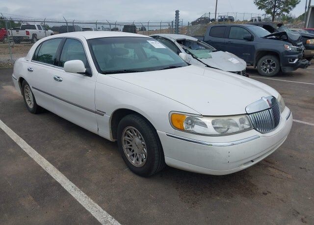 1999 LINCOLN Town Car