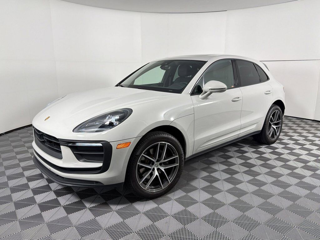 2024 PORSCHE Macan